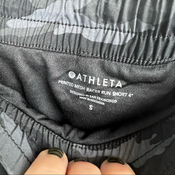 NWT Athleta printed mesh racer run short 4” camo size small - Picture 10 of 12